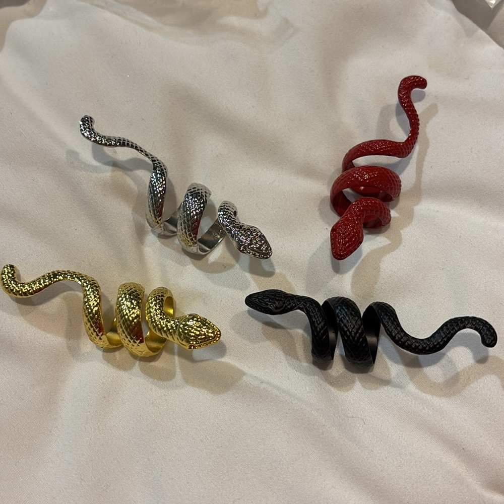 Bundle of 4 NWT Snake Rings